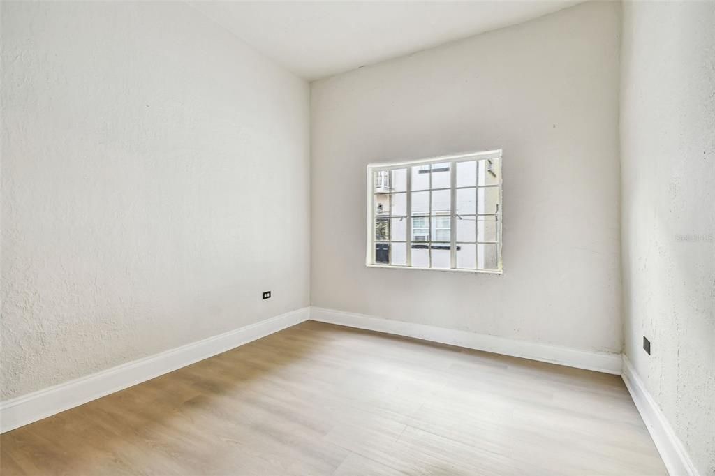 For Rent: $4,500 (5 beds, 2 baths, 3129 Square Feet)