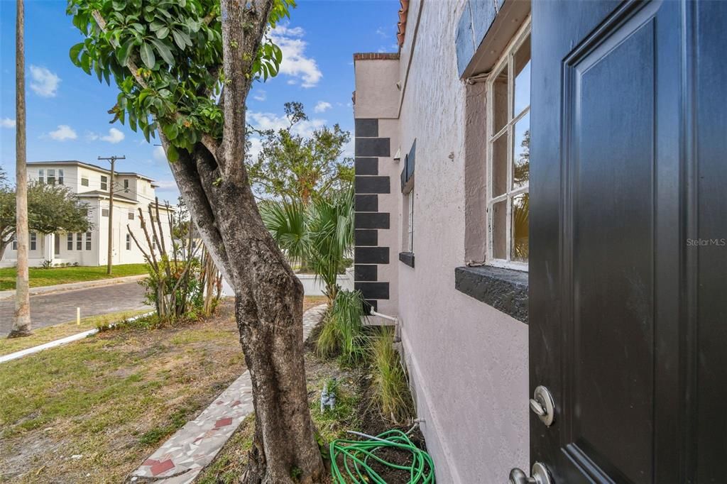For Rent: $4,500 (5 beds, 2 baths, 3129 Square Feet)