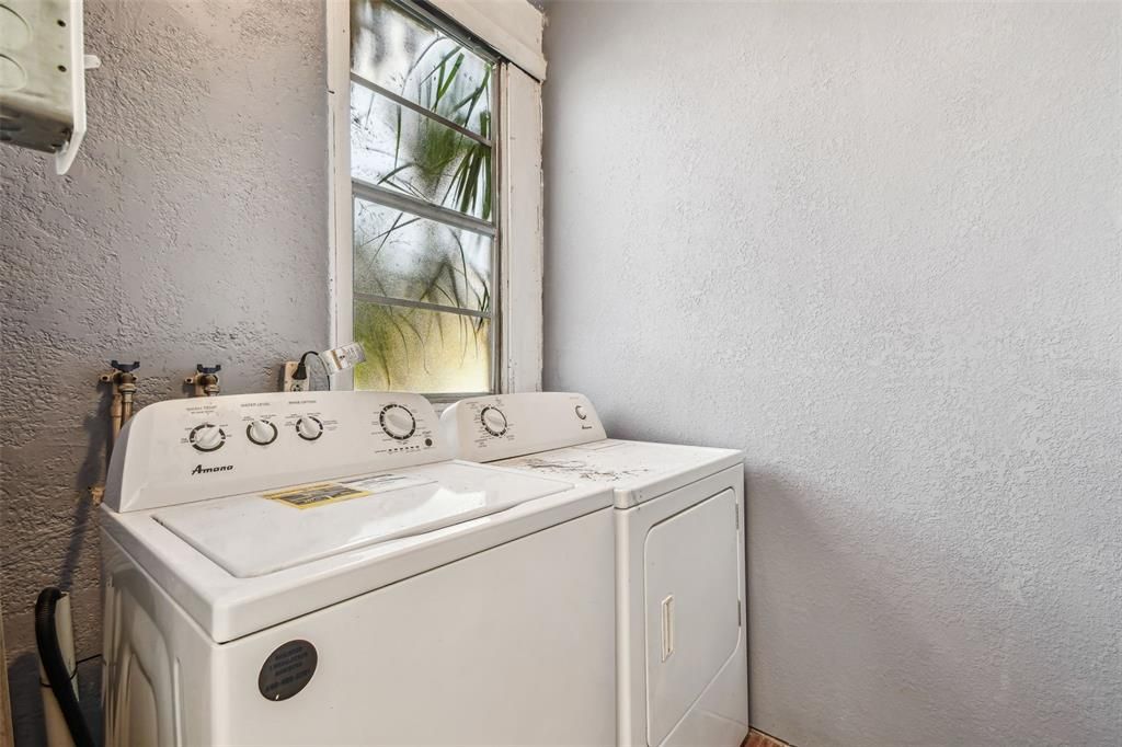 For Rent: $4,500 (5 beds, 2 baths, 3129 Square Feet)