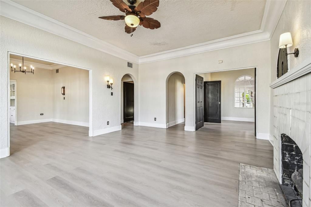 For Rent: $4,500 (5 beds, 2 baths, 3129 Square Feet)