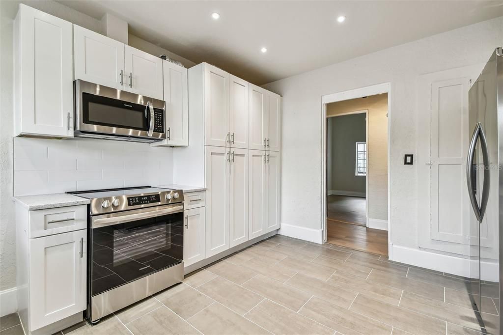 For Rent: $4,500 (5 beds, 2 baths, 3129 Square Feet)