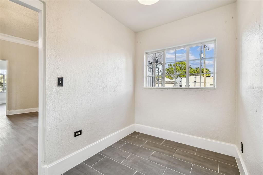 For Rent: $4,500 (5 beds, 2 baths, 3129 Square Feet)