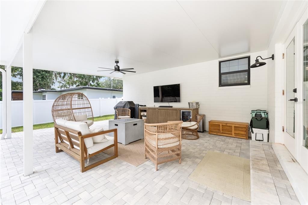 For Sale: $669,000 (3 beds, 2 baths, 2009 Square Feet)