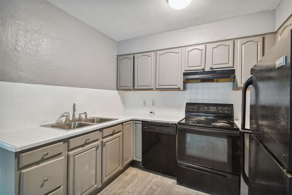 В аренду: $3,450 (4 спален, 2 ванн, 1400 Квадратных фут)