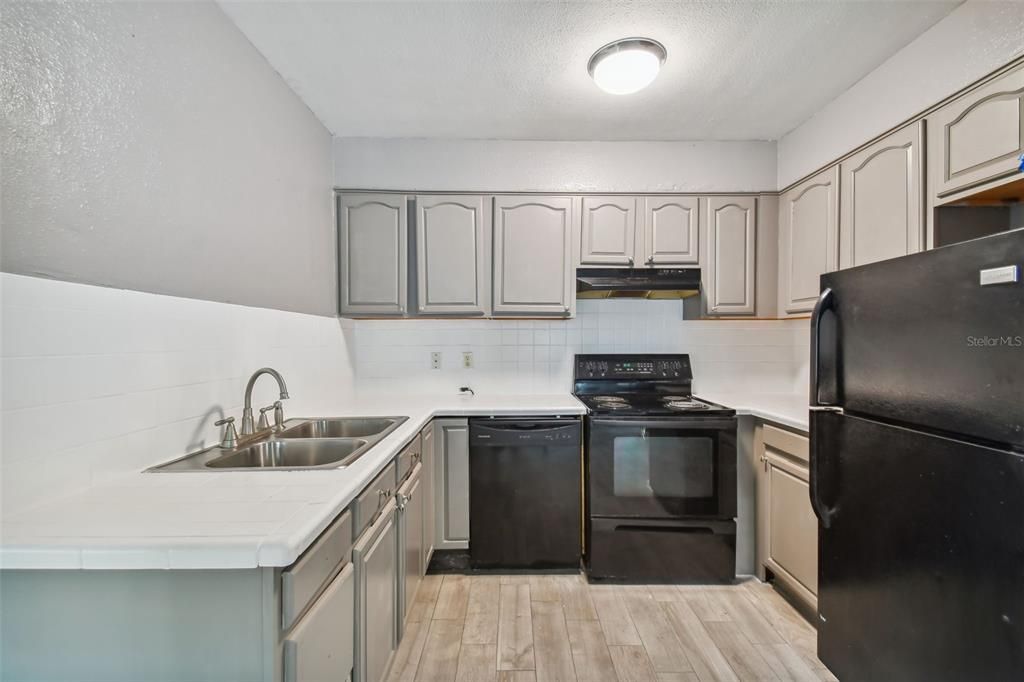 В аренду: $3,450 (4 спален, 2 ванн, 1400 Квадратных фут)