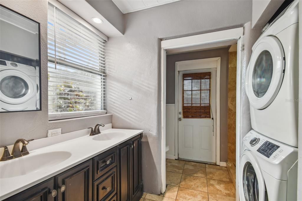 В аренду: $3,450 (4 спален, 2 ванн, 1400 Квадратных фут)