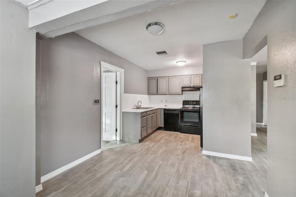 В аренду: $3,450 (4 спален, 2 ванн, 1400 Квадратных фут)