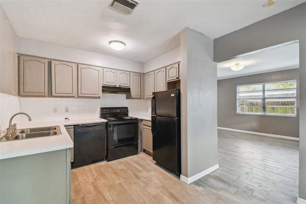 В аренду: $3,450 (4 спален, 2 ванн, 1400 Квадратных фут)