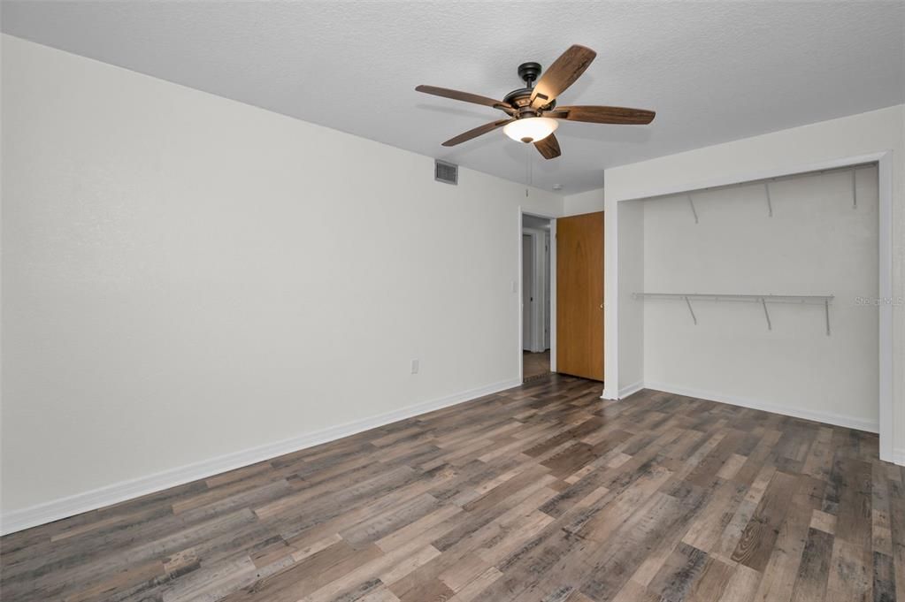 Activo con contrato: $175,000 (3 camas, 2 baños, 1295 Pies cuadrados)