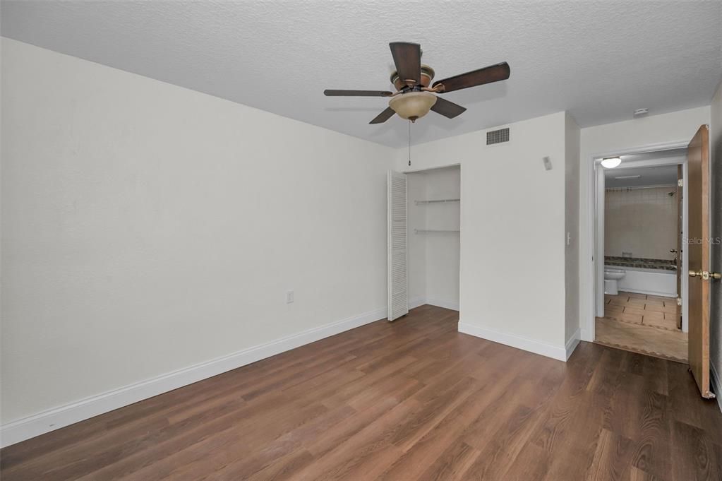 Activo con contrato: $175,000 (3 camas, 2 baños, 1295 Pies cuadrados)