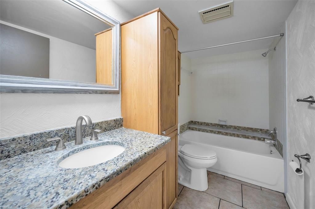 Activo con contrato: $175,000 (3 camas, 2 baños, 1295 Pies cuadrados)