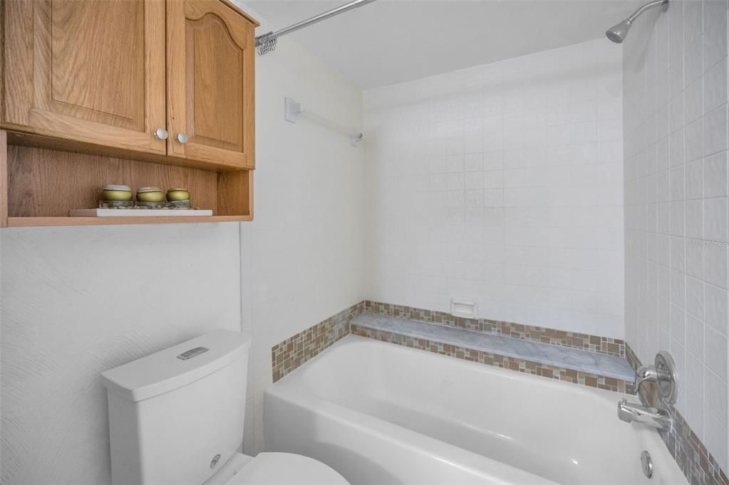 Activo con contrato: $175,000 (3 camas, 2 baños, 1295 Pies cuadrados)
