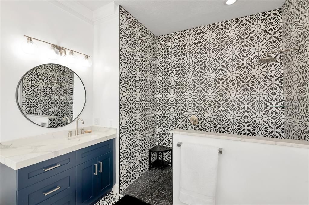 En Venta: $815,000 (3 camas, 2 baños, 2718 Pies cuadrados)