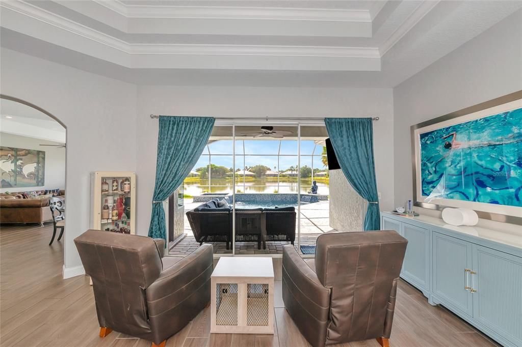En Venta: $815,000 (3 camas, 2 baños, 2718 Pies cuadrados)