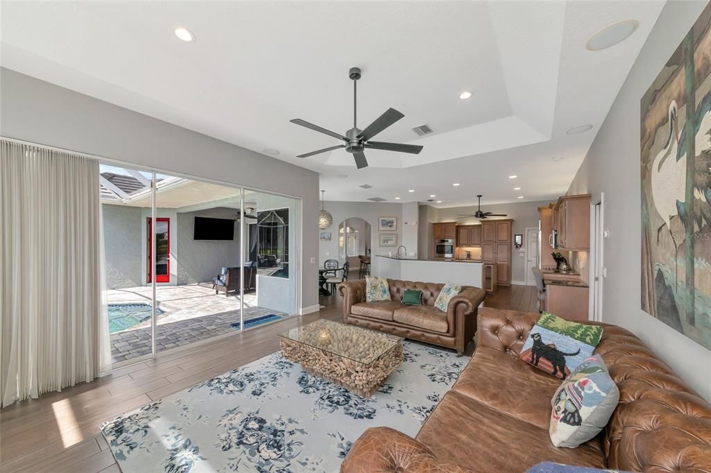 En Venta: $815,000 (3 camas, 2 baños, 2718 Pies cuadrados)