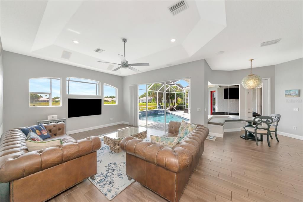En Venta: $815,000 (3 camas, 2 baños, 2718 Pies cuadrados)