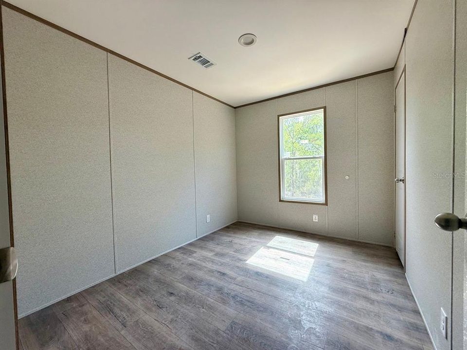 For Sale: $165,000 (3 beds, 2 baths, 1001 Square Feet)