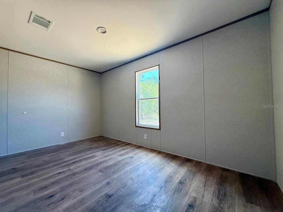 For Sale: $165,000 (3 beds, 2 baths, 1001 Square Feet)