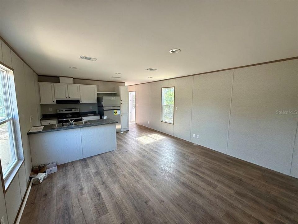 For Sale: $165,000 (3 beds, 2 baths, 1001 Square Feet)
