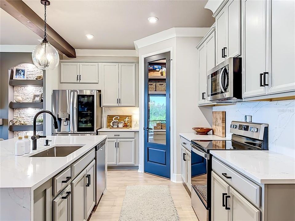 For Sale: $659,000 (4 beds, 3 baths, 1996 Square Feet)