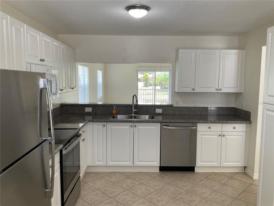 For Rent: $1,850 (2 beds, 2 baths, 1328 Square Feet)