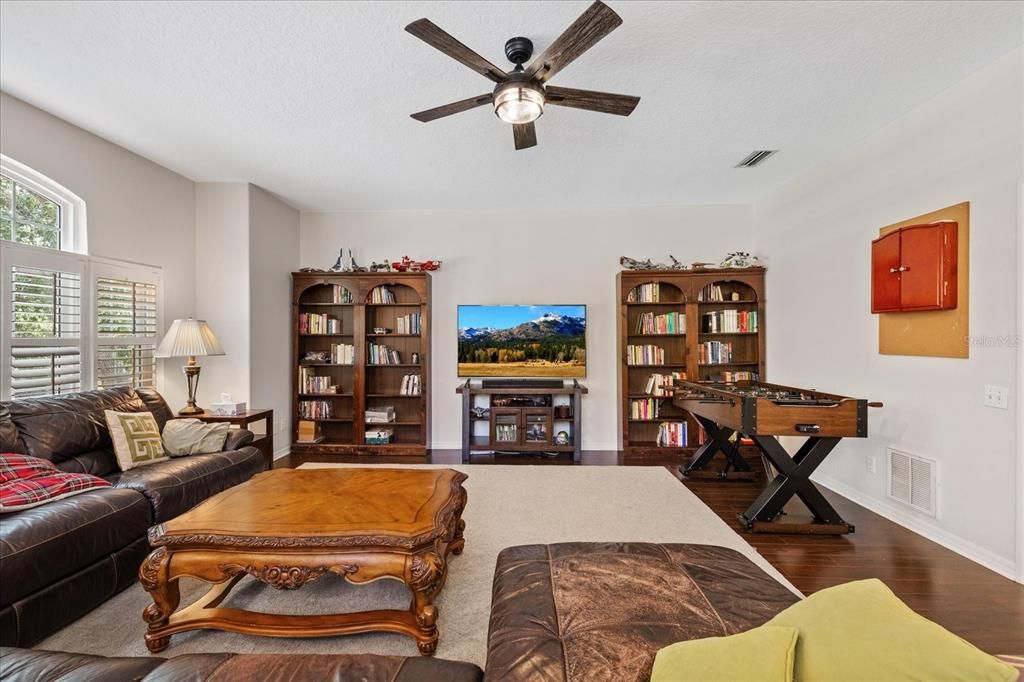 En Venta: $999,000 (5 camas, 3 baños, 3962 Pies cuadrados)