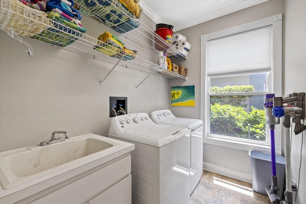 En Venta: $999,000 (5 camas, 3 baños, 3962 Pies cuadrados)