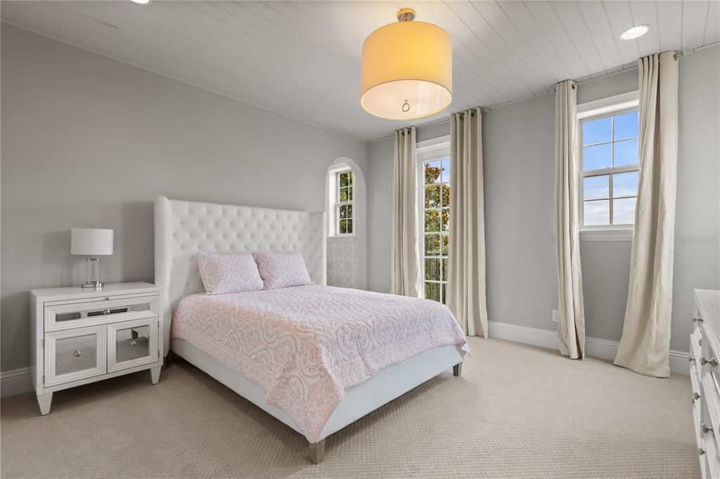 For Sale: $2,795,900 (7 beds, 5 baths, 6289 Square Feet)