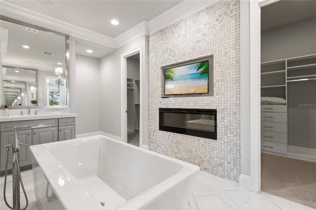For Sale: $2,795,900 (7 beds, 5 baths, 6289 Square Feet)