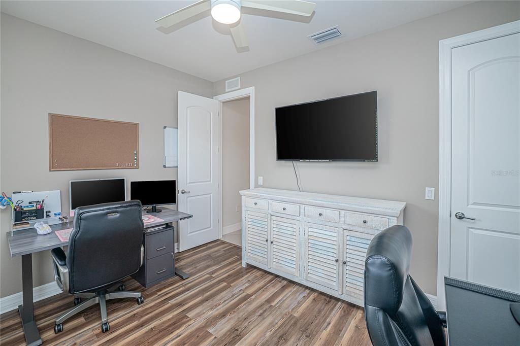 For Sale: $329,900 (3 beds, 2 baths, 1655 Square Feet)