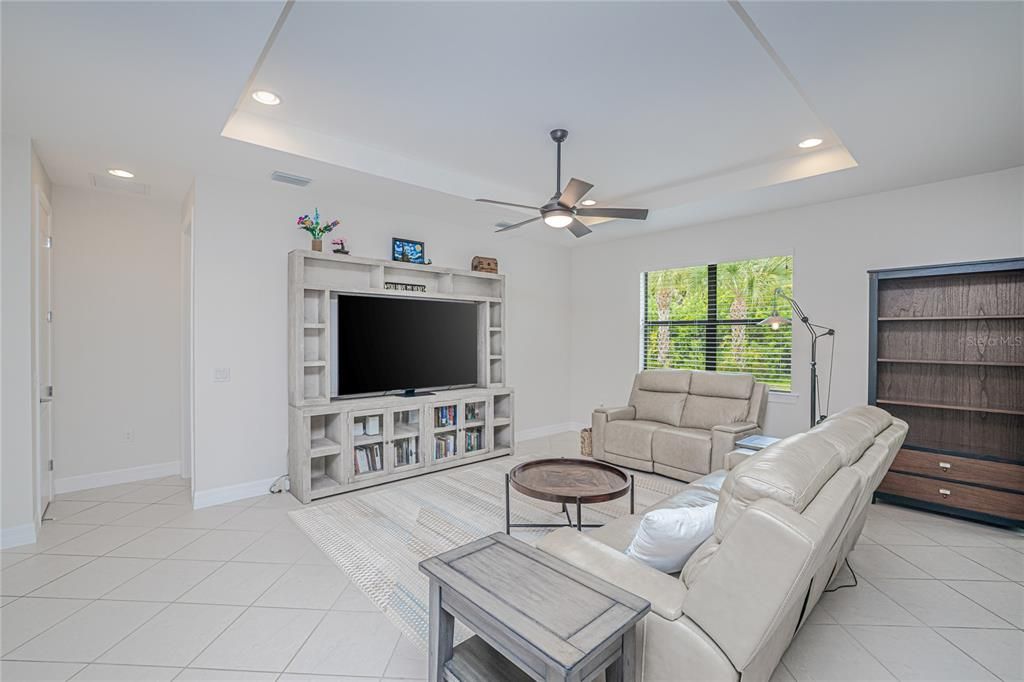 For Sale: $329,900 (3 beds, 2 baths, 1655 Square Feet)