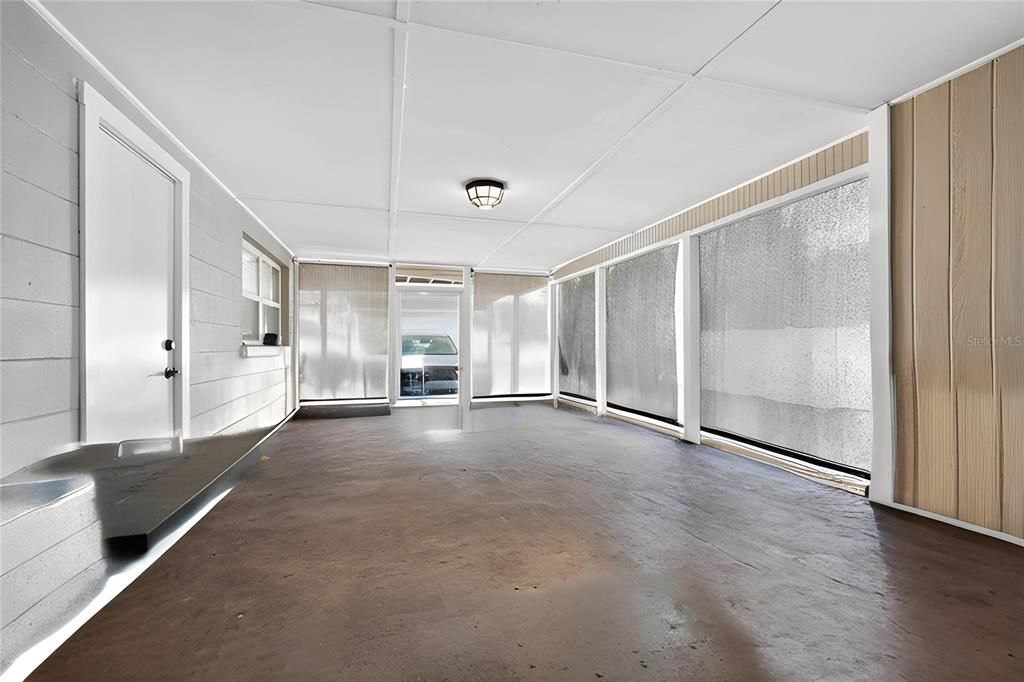 For Sale: $229,000 (2 beds, 1 baths, 816 Square Feet)
