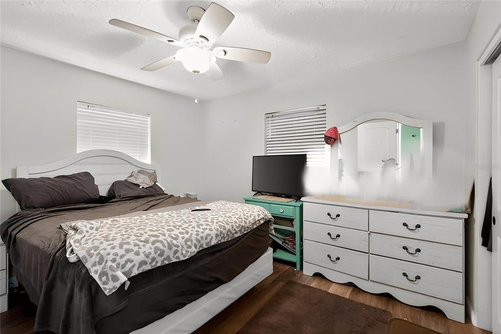 For Sale: $229,000 (2 beds, 1 baths, 816 Square Feet)