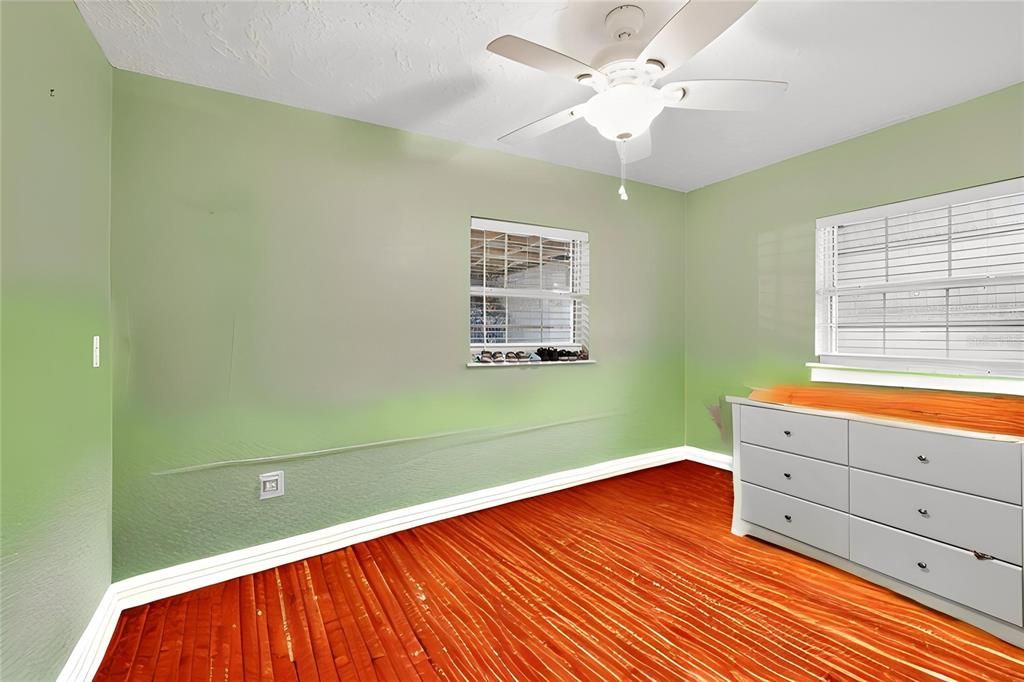 For Sale: $229,000 (2 beds, 1 baths, 816 Square Feet)