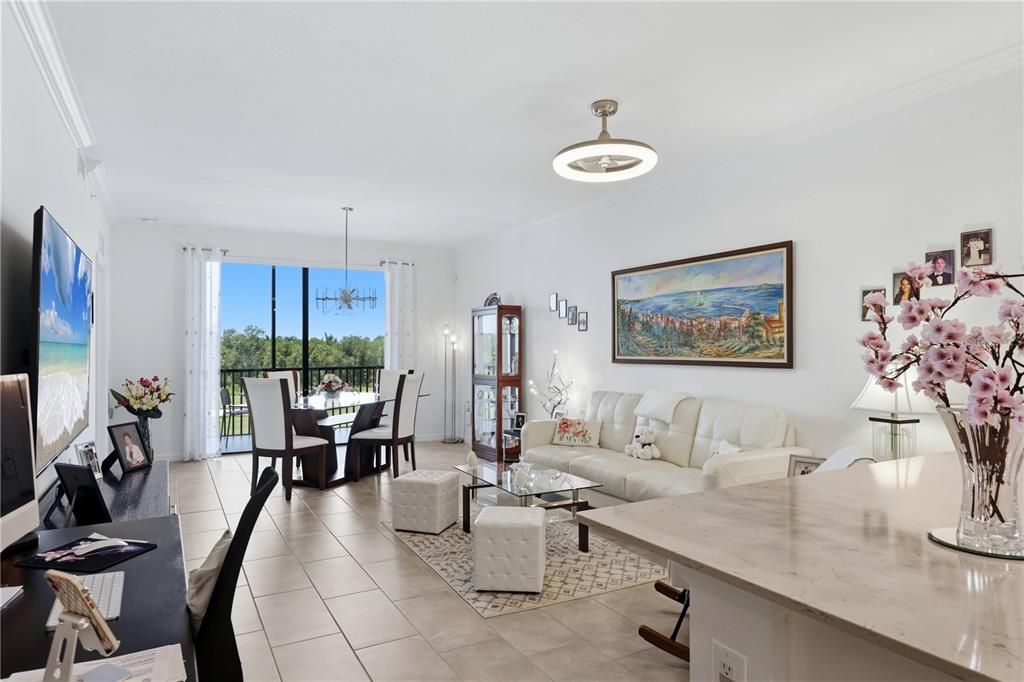 En Venta: $315,000 (2 camas, 2 baños, 1121 Pies cuadrados)