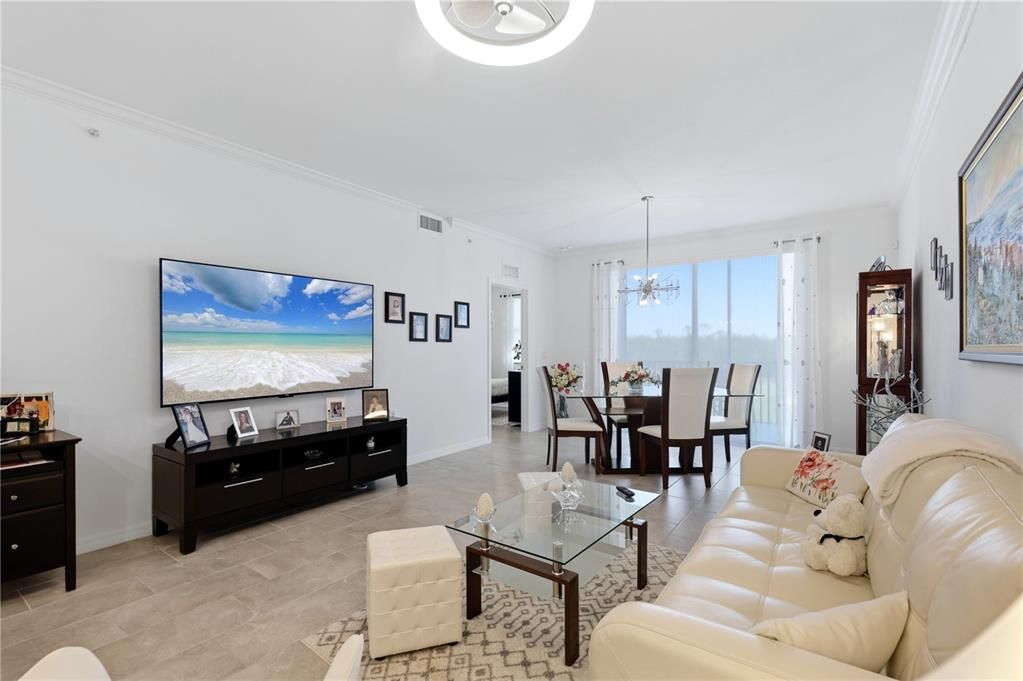 En Venta: $315,000 (2 camas, 2 baños, 1121 Pies cuadrados)