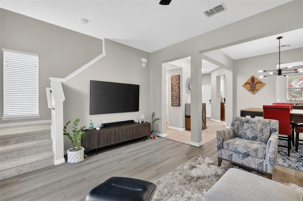 Active With Contract: $364,900 (2 beds, 2 baths, 1360 Square Feet)