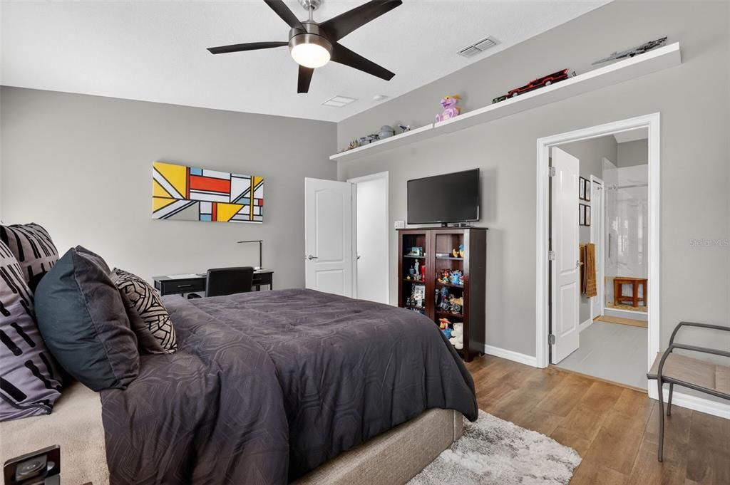 Active With Contract: $364,900 (2 beds, 2 baths, 1360 Square Feet)
