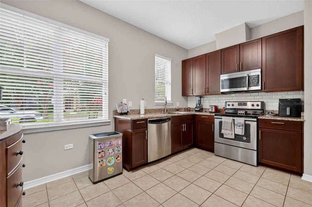 Active With Contract: $364,900 (2 beds, 2 baths, 1360 Square Feet)