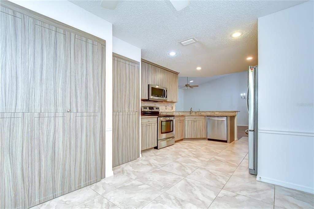 For Sale: $250,000 (2 beds, 2 baths, 1564 Square Feet)