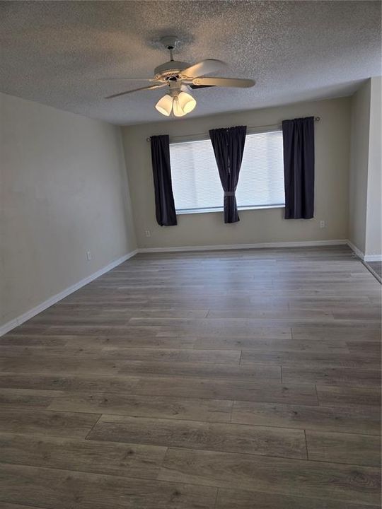En Venta: $249,900 (4 camas, 2 baños, 1424 Pies cuadrados)