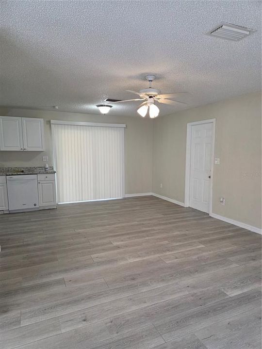 En Venta: $249,900 (4 camas, 2 baños, 1424 Pies cuadrados)