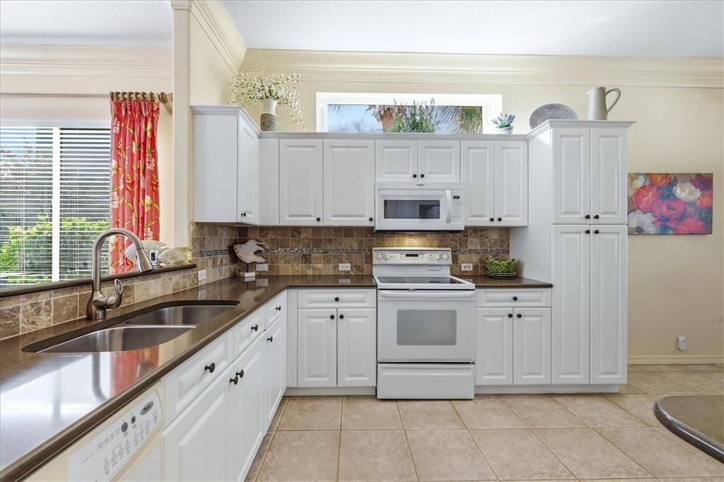 For Sale: $348,000 (3 beds, 2 baths, 1584 Square Feet)