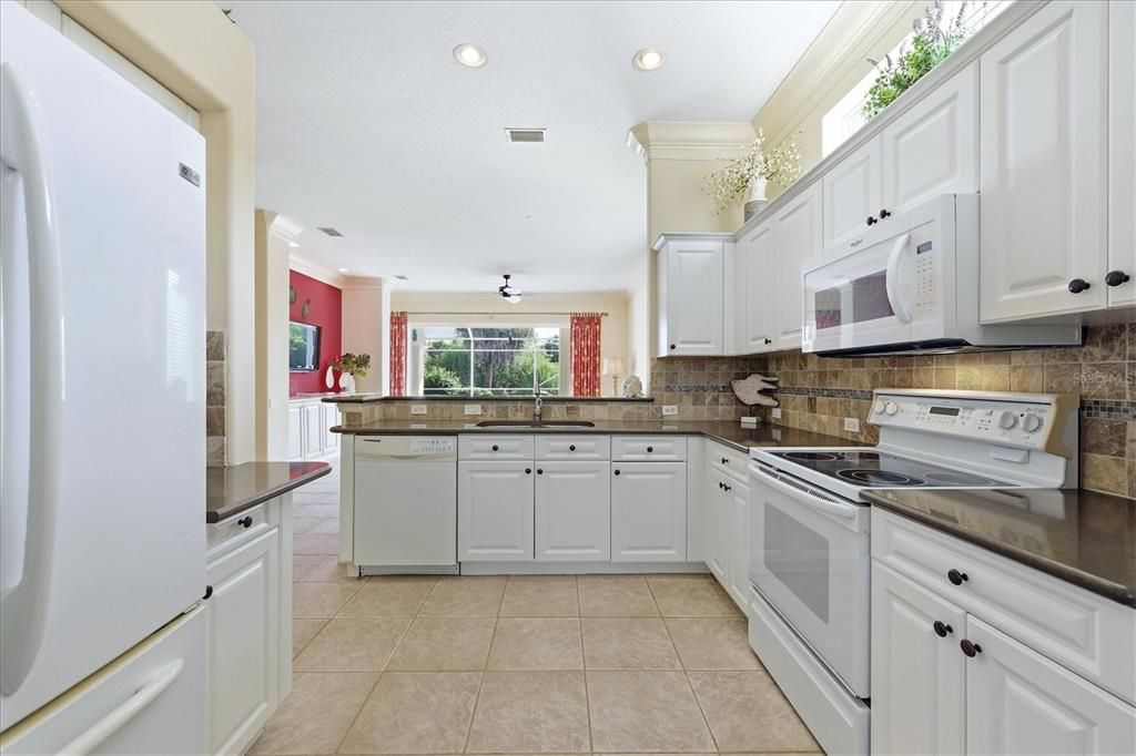 For Sale: $348,000 (3 beds, 2 baths, 1584 Square Feet)