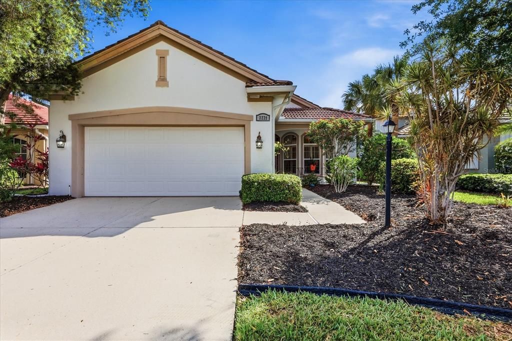 For Sale: $348,000 (3 beds, 2 baths, 1584 Square Feet)