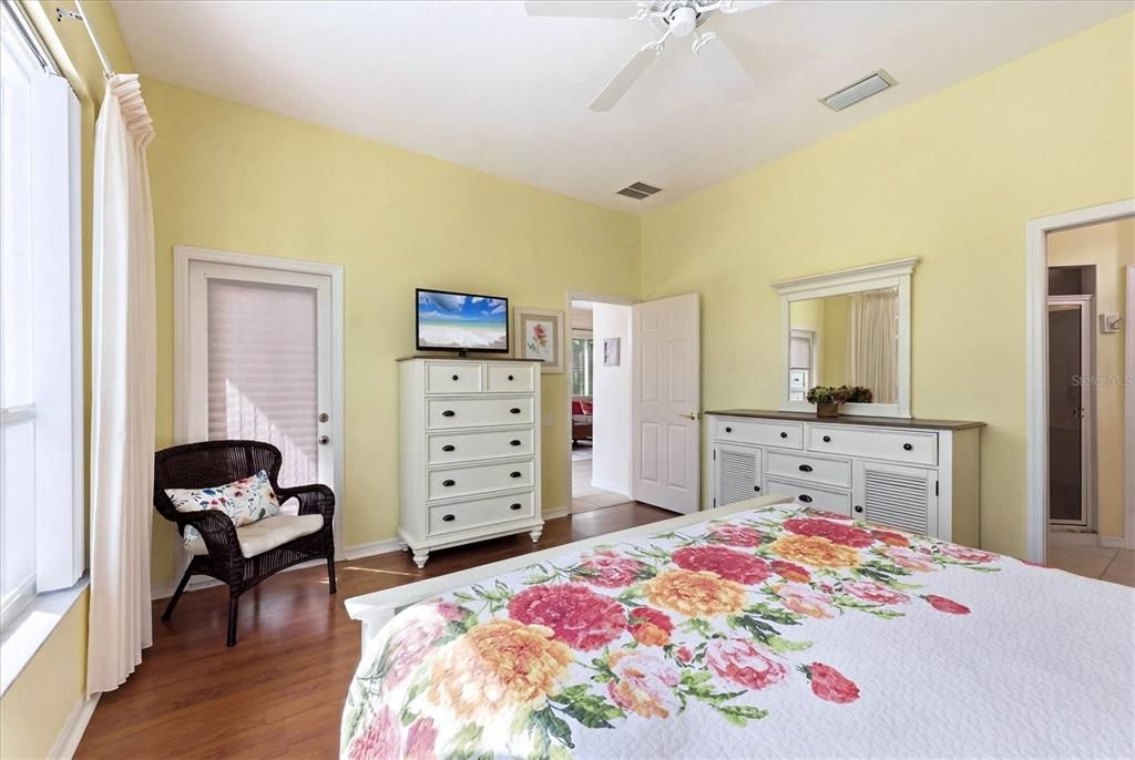 For Sale: $348,000 (3 beds, 2 baths, 1584 Square Feet)