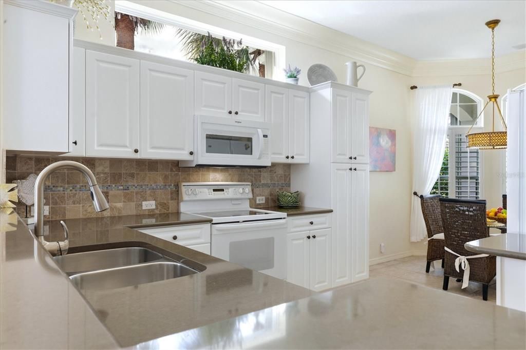 For Sale: $348,000 (3 beds, 2 baths, 1584 Square Feet)