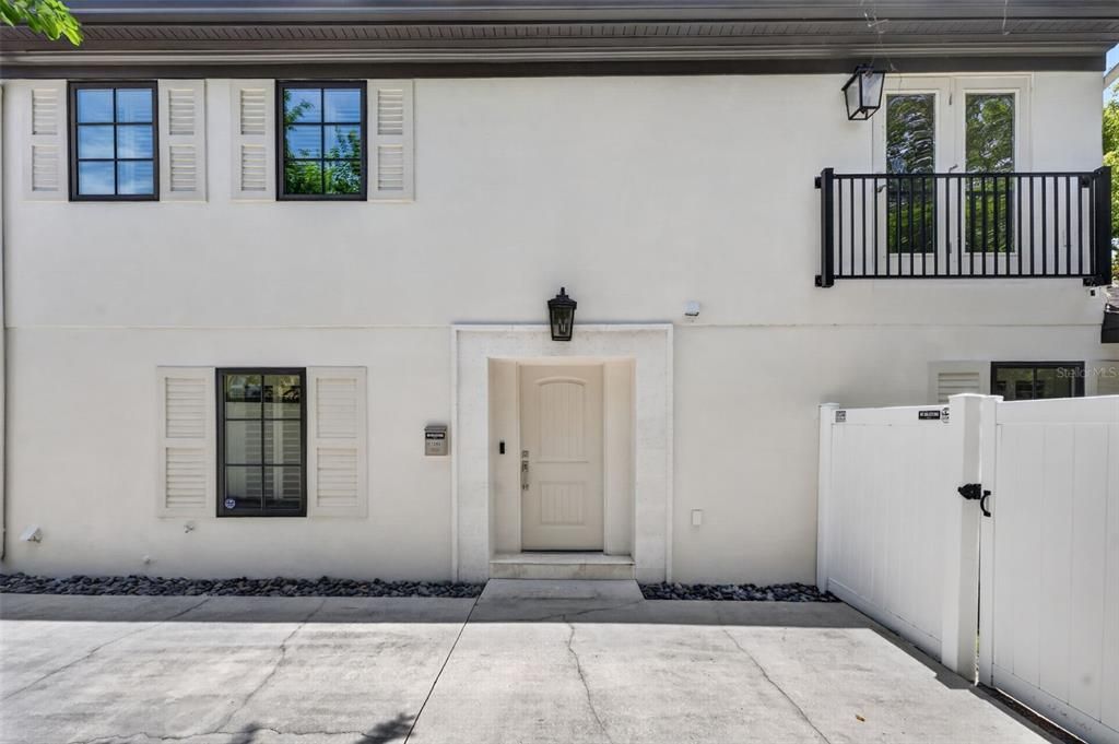 For Sale: $879,000 (3 beds, 3 baths, 2030 Square Feet)