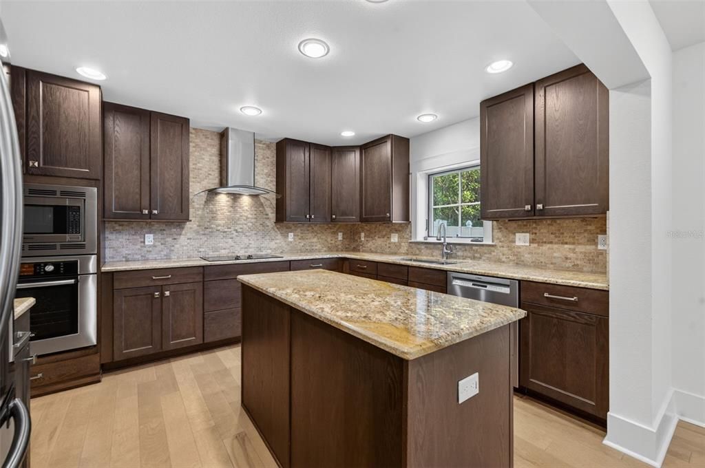 For Sale: $879,000 (3 beds, 3 baths, 2030 Square Feet)