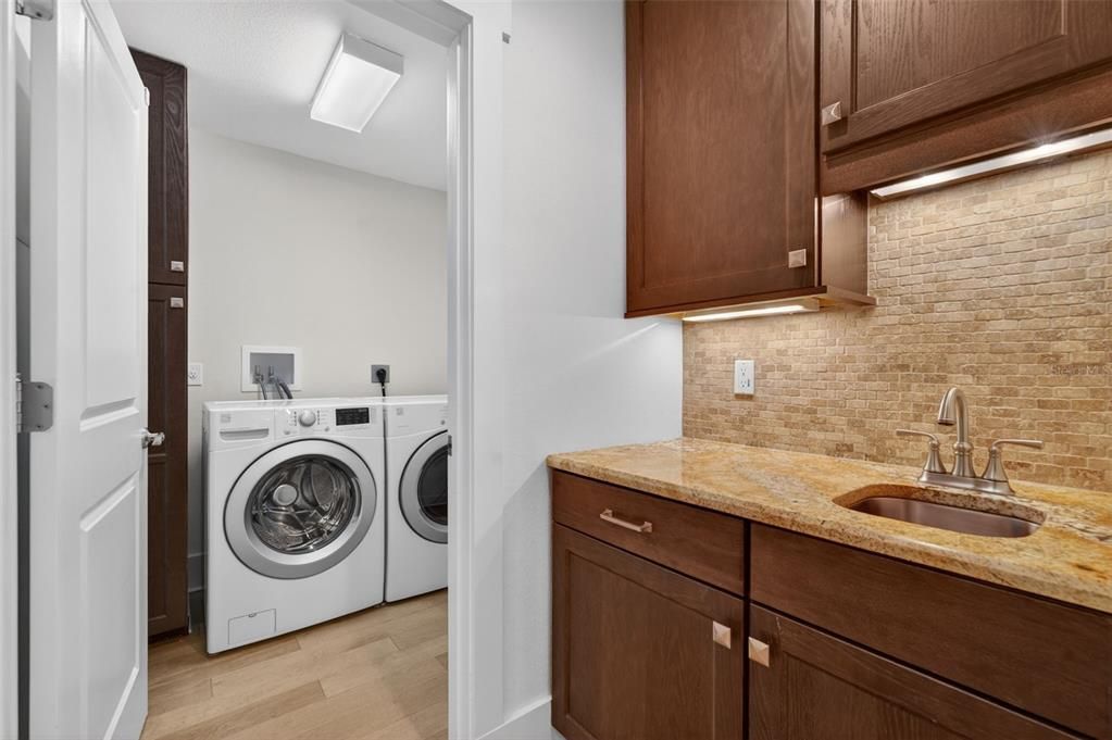 For Sale: $879,000 (3 beds, 3 baths, 2030 Square Feet)